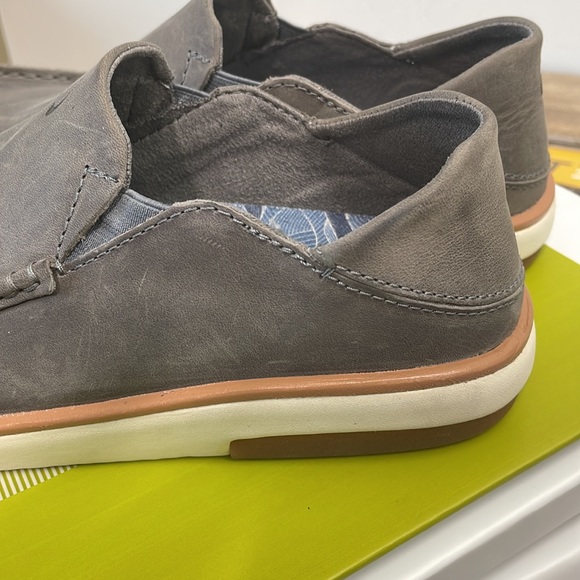 OLUKAI Slip-On (Men) size 7m
Grey leather like New Kalai style - Picture 6 of 8